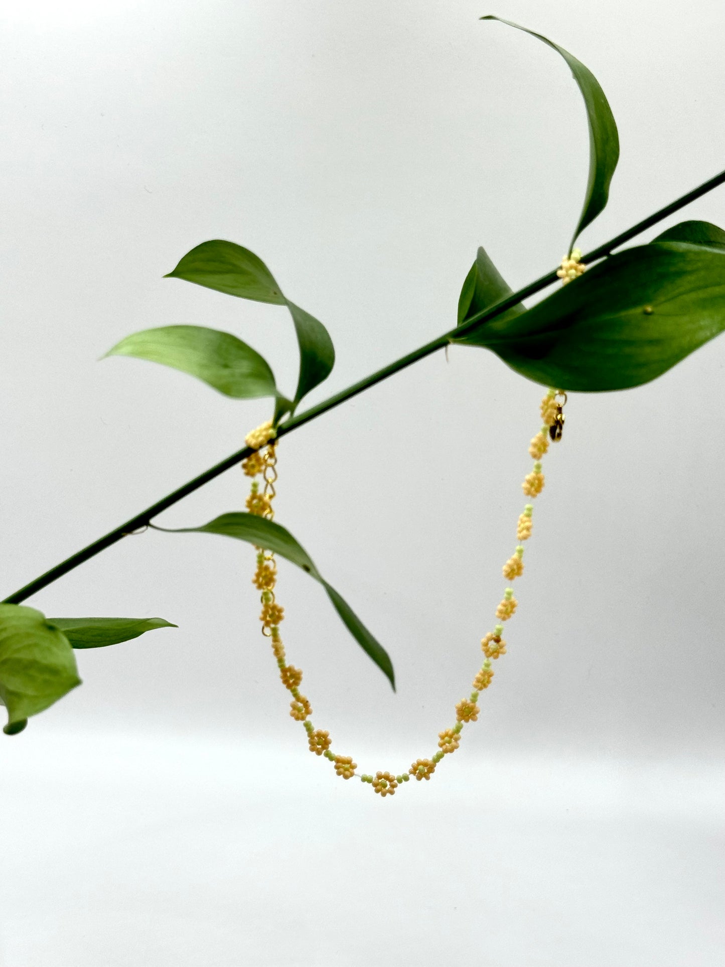 Colgante choker margarita